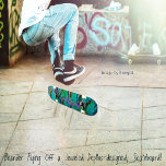 Schweißtiefen Skateboard<br><div class="desc">Glühende, Juwelentöne, faszinieren, in diesen exotischen, abstrakten, grafischen Kunstfarben von, lila, pflaumenblau, grün, schwarz und gold.</div>
