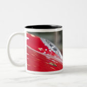 SCHWEIZ, GENF: 75. Genfer Auto 2 Zweifarbige Tasse (Links)