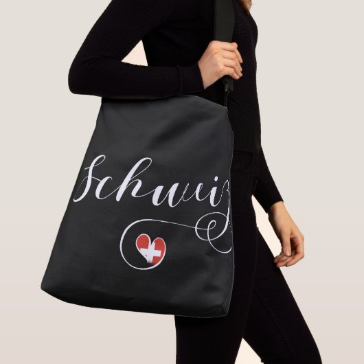 Schweizer Flagge im Herzen, Schweiz, Schweiz Tragetaschen Mit Langen Trägern (Von Nahem)