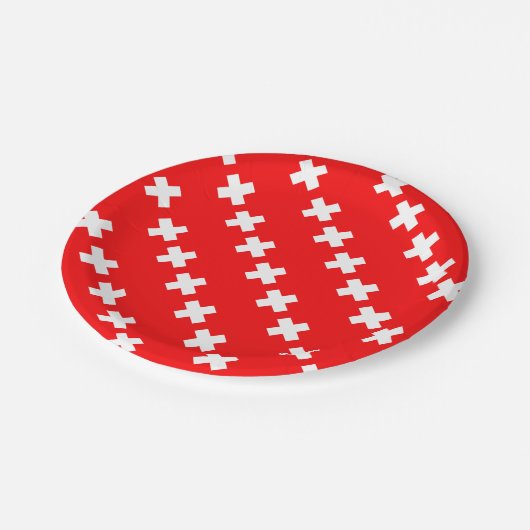 Schweizer Flagge Pappteller (Schrägansicht)