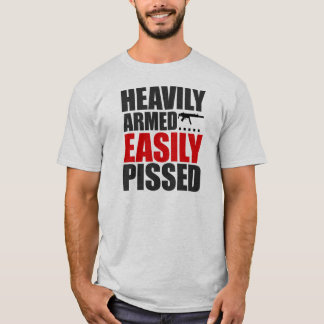Schwer bewaffnet leicht Pissed T-Shirt