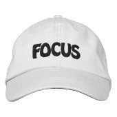 SCHWERPUNKT BESTICKTE BASEBALLKAPPE (Vorderseite)