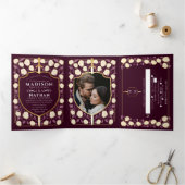 Schwert & Schild Mittelalterliche Fantasie Hochzei Dreifach Gefaltete Einladung (Innenseite)