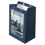 Schwertwal-Wale #1 - Whittier, Alaska Mittlere Geschenktüte (Rückseite Schrägansicht)