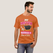 Schwester hat einen Master-Abschluss 2023 Master-A T-Shirt (Vorne ganz)