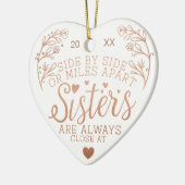 Schwestern, die an der Herz-Foto-Sake-Rose angesch Keramik Ornament (Links)