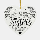 Schwestern im Herzen Foto halten Weiß Keramik Ornament (Vorne)