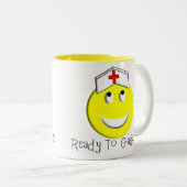 Schwesternschülerin-großer Gelb-Absolvent! " Zweifarbige Tasse (VorderseiteRechts)