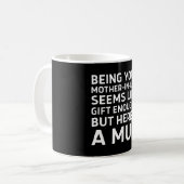 Schwiegermutter zu sein scheint Geschenk genug Kaffeetasse (Vorderseite Links)