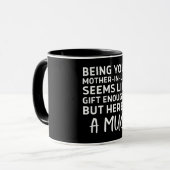 Schwiegermutter zu sein scheint Geschenk genug Tasse (Vorderseite Links)