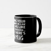 Schwiegermutter zu sein scheint Geschenk genug Tasse (VorderseiteRechts)