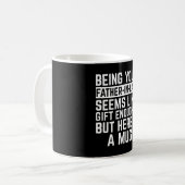 Schwiegerpapa zu sein scheint Geschenk genug Kaffeetasse (Vorderseite Links)