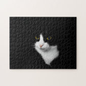 Schwierige Schwarz-Weiß-Katze auf solidem Schwarz Puzzle (Horizontal)