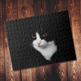 Schwierige Schwarz-Weiß-Katze auf solidem Schwarz Puzzle