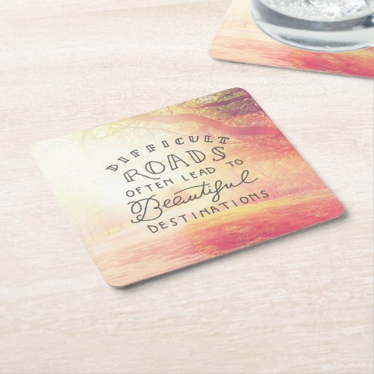 Schwierige Straße führt zu schönen Reisezielen Rechteckiger Pappuntersetzer (angewinkelt)