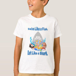 Schwimm wie ein Fisch, isst wie ein Hai. Schwimmen T-Shirt
