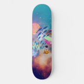 Schwimmastronaut, der im Weltraum fliegenden Fisch Skateboard (Vorderseite)