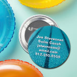 Schwimmbad Gesellschaft oder Schwimmbadlehrer nach Button<br><div class="desc">Dieser coole,  individuelle Geschäftsschalter für Schwimmbäder eignet sich ideal für Schwimmer oder Poolputzfirmen zum Marketing. Das Foto verfügt über einen Swimmingpool mit Schwimmbädern und hübschem blauem Wasser. Werben Sie für Ihren Schwimmunterricht oder Ihre Website.</div>