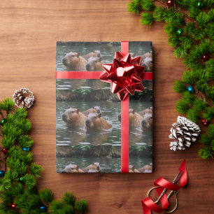 Schwimmen der Capybaras im Fluss,  Geschenkpapier