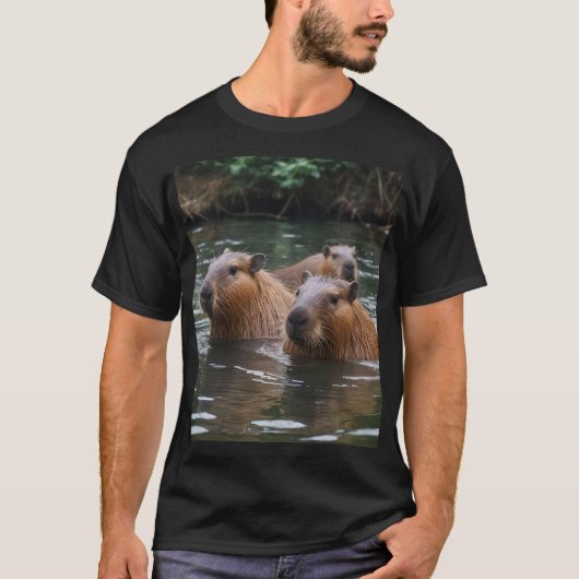Schwimmen der Capybaras im Fluss, T-Shirt (Vorderseite)