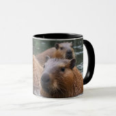 Schwimmen der Capybaras im Fluss, Tasse (VorderseiteRechts)