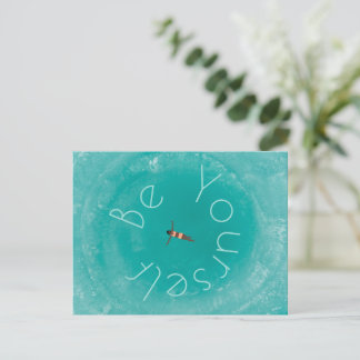 Schwimmen im blauen Ozean personalisierte   Postkarte