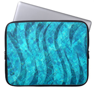 Schwimmen im Pool Laptopschutzhülle