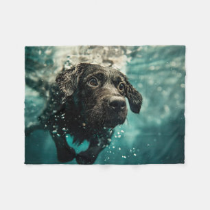 Schwimmen Labrador Puppy Underwater Design Fleecedecke