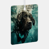 Schwimmen Labrador Puppy Underwater Design Ornament Aus Metall (Vorderseite Rechts)