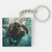 Schwimmen Labrador Puppy Underwater Design Schlüsselanhänger (Rückseite)