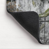 Schwimmen mit Delphinbrunnen Mousepad (Ecke)