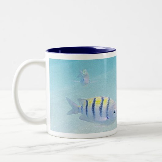 Schwimmen mit der Fisch-Tasse Zweifarbige Tasse (Links)