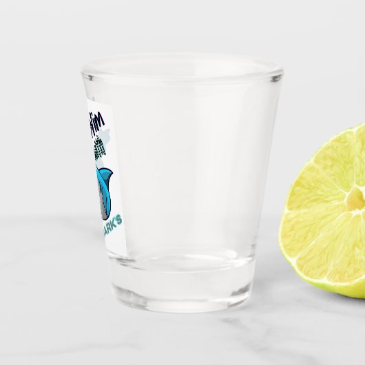 schwimmen mit Haien Schnapsglas (Rechts)