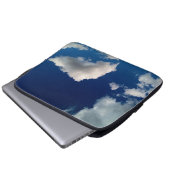 Schwimmende Wolken Laptopschutzhülle (Vorne Knopf)