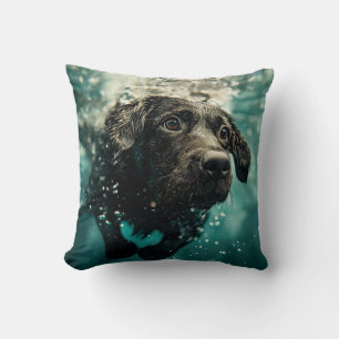Schwimmender Labrador Welpe Unterwasser Design Kissen