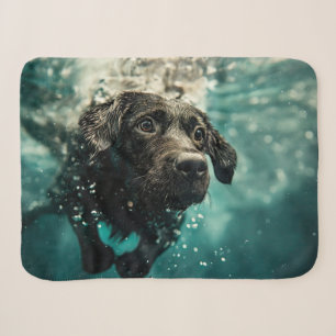 Schwimmender Labrador Welpe Unterwasser Design Sherpadecke