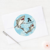 Schwimmhaie, Name des Kindes und Monogramm hinzufü Runder Aufkleber (Umschlag)