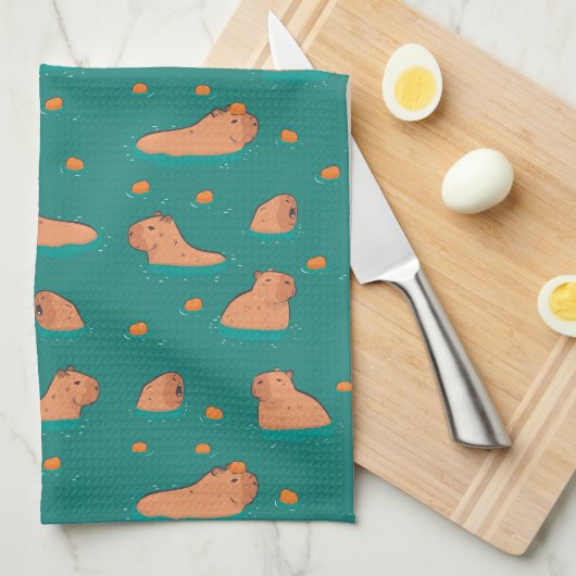 Schwimmkapybaras mit orangefarbenen geschirrtuch (Viertel Falte)