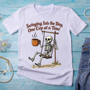 Schwingen in den Tag... Ein Cup zur gleichen Zeit T-Shirt