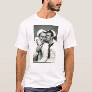 Schwule Matrosen küssen sich - Navy DADT Vintage T-Shirt