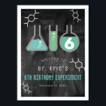 Science Experiment Chalkboard Gr Birthday Willkomm Poster<br><div class="desc">Dieses coole "Geburtstagsexperiment" Junge's Science-Geburtstagsfeier Begrüßungsschild Poster mit einem schwarzen Brett/Chalkboard Hintergrund mit Flaschen und einem Reagenzglas. Personalisieren Sie Ihre Bedürfnisse. In meinem Geschäft finden Sie passende Produkte.</div>