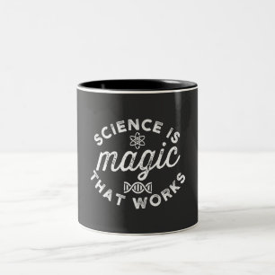 SCIENCE IS MAGIC THAT WORKS. ZWEIFARBIGE TASSE