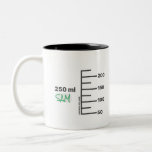 Science Labrador Beaker Personalisierte weiße Tass Zweifarbige Tasse<br><div class="desc">Für den Wissenschaftsliebhaber in Ihrem Leben. Diese 10 oz Tasse ist wie ein Stück Laborgläser mit Abschlüssen für einen 250 ml Becher vergleichbarer Größe gefertigt. Sie können es sogar mit Ihren Initialen oder Namen personalisieren, genau wie in einem Labrador. Design wird vorne und hinten wiederholt. Gute Idee für Lehrer oder...</div>