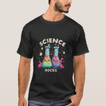 Science Rocks Kawaii Chemie Beakers T-Shirt<br><div class="desc">Dieses niedliche und farbenfrohe Design verfügt über zwei Kawaii-Becher mit lächelnden Gesichtern. Die Becher sind mit farbenfrohen Flüssigkeiten und Blasen gefüllt, und im Hintergrund gibt es auch einige Blume und Sterne. Der Text "Science Rocks" ist in großen Buchstaben am oberen Ende des Designs gedruckt. Dieses Design ist perfekt für alle,...</div>