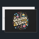 Science Vibes Groovy Erster Tag der Rückkehr zur S Einladung<br><div class="desc">Science Vibes Retro Erster Tag zurück zur Schule Groovy Lehrer</div>