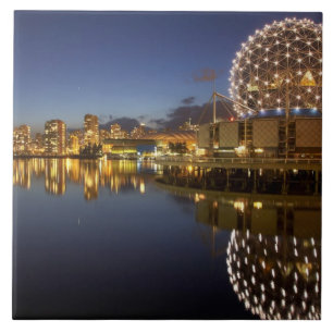 Science World und CBD, gespiegelt in False Creek, Fliese
