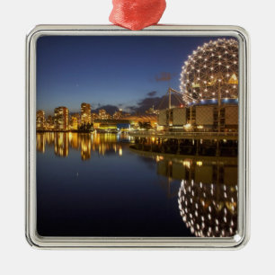 Science World und CBD, gespiegelt in False Creek, Silbernes Ornament