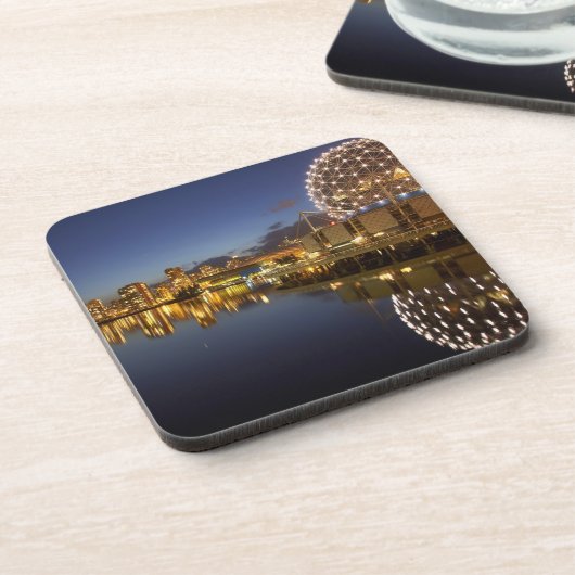 Science World und CBD spiegeln sich in False Creek Getränkeuntersetzer (Linke Seite)