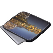 Science World und CBD spiegeln sich in False Creek Laptopschutzhülle (Vorne Knopf)