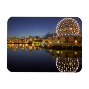 Science World und CBD spiegeln sich in False Creek Magnet